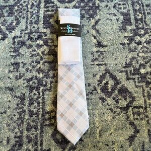 NWT- Steve Harvey Blue White and Gray Diamond Tie-Set with Pocket Square